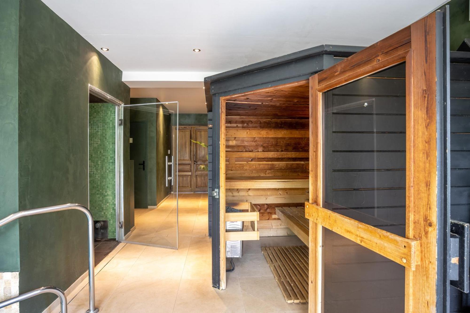 Domaine De Bellevue, The Originals Relais Hotel Neufmoutiers-en-Brie Exterior photo