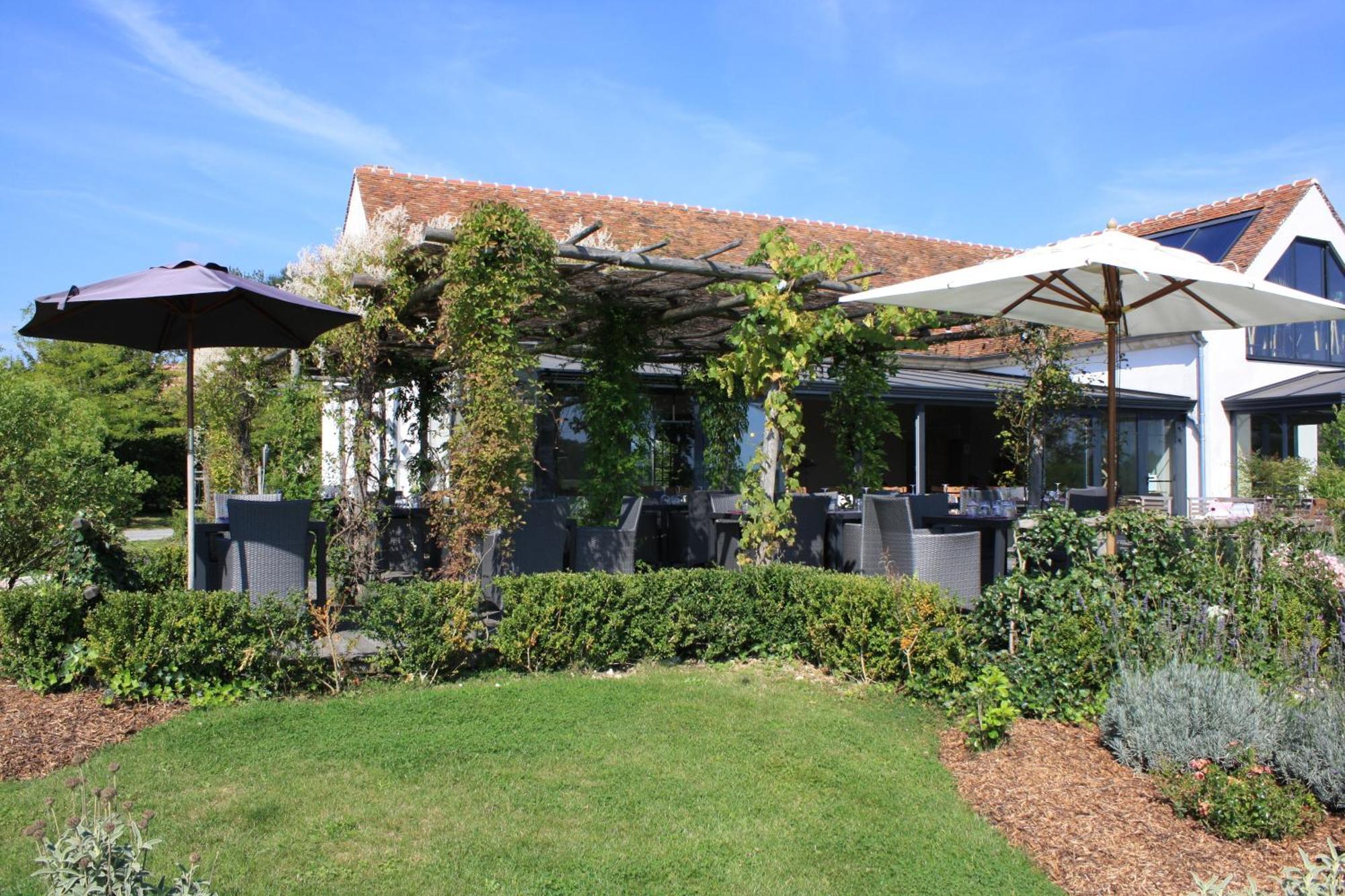 Domaine De Bellevue, The Originals Relais Hotel Neufmoutiers-en-Brie Exterior photo