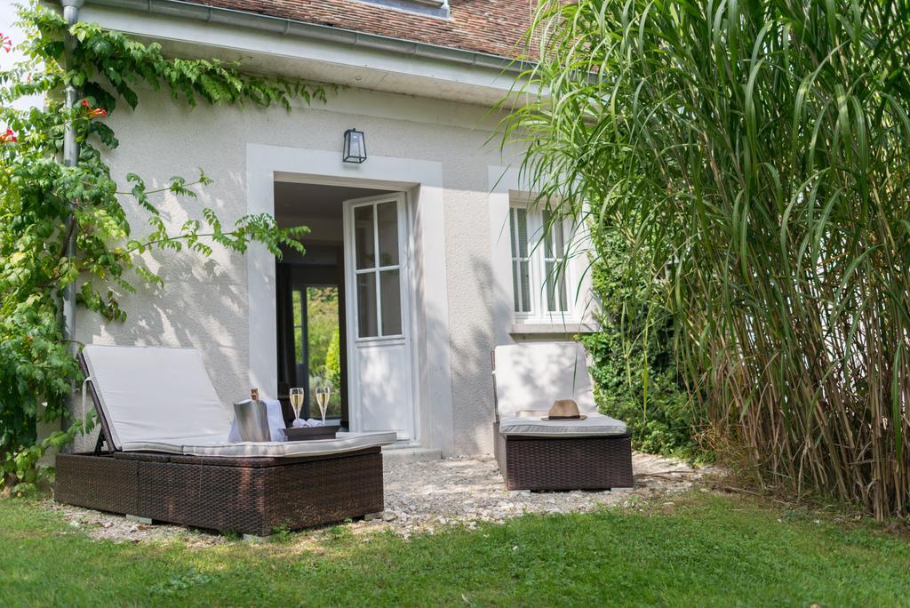 Domaine De Bellevue, The Originals Relais Hotel Neufmoutiers-en-Brie Exterior photo
